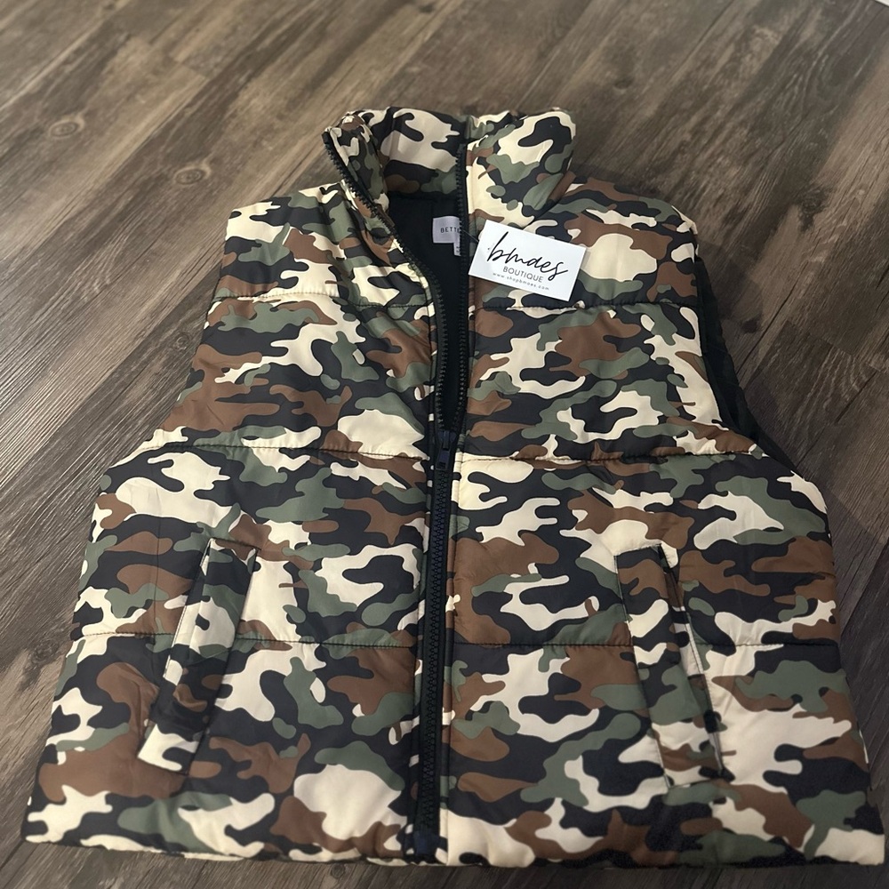 Bmaes boutique puffer vest NWT